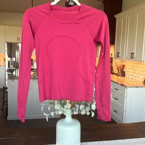 lululemon swiftly tech long sleeve race length size 4 pomegranate small hole